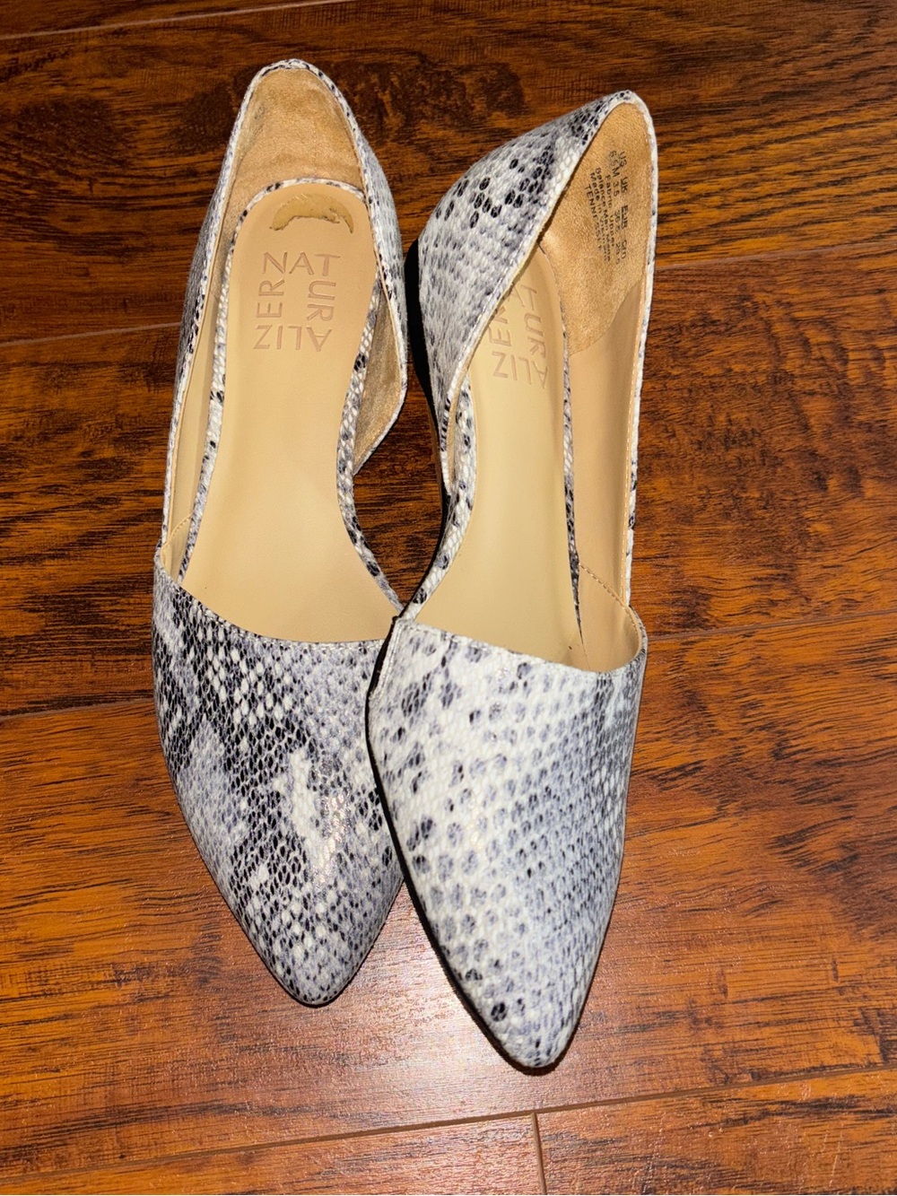 Naturalizer D'Orsay Flats Pointed Toe Ballet Style Black White Gray Snake-Print